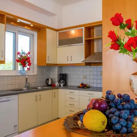 Afroditi In Chania Near Airport With Private Pool, Free Wi-fi, Souda Bay Views, Garden Oasis * Kounoupidhianá