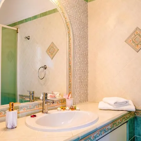 Afroditi In Chania Near Airport With Private Pool, Free Wi-fi, Souda Bay Views, Garden Oasis 别墅