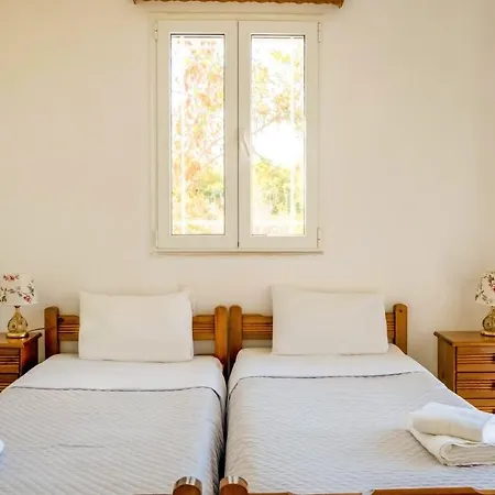 Afroditi In Chania Near Airport With Private Pool, Free Wi-fi, Souda Bay Views, Garden Oasis Kounoupidhianá