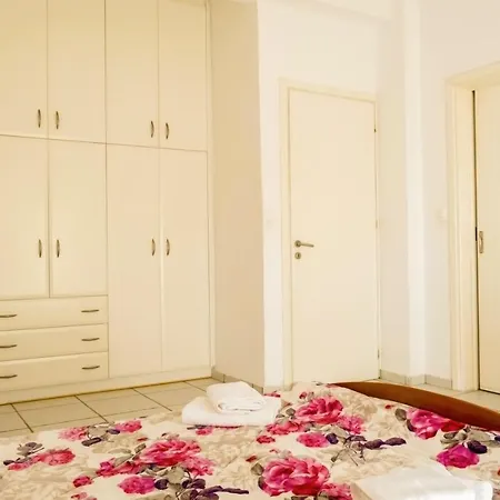 别墅 Afroditi In Chania Near Airport With Private Pool, Free Wi-fi, Souda Bay Views, Garden Oasis Kounoupidhianá