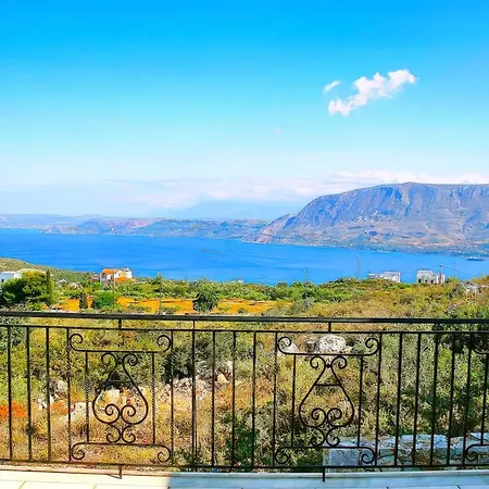 别墅 Afroditi In Chania Near Airport With Private Pool, Free Wi-fi, Souda Bay Views, Garden Oasis Kounoupidhianá