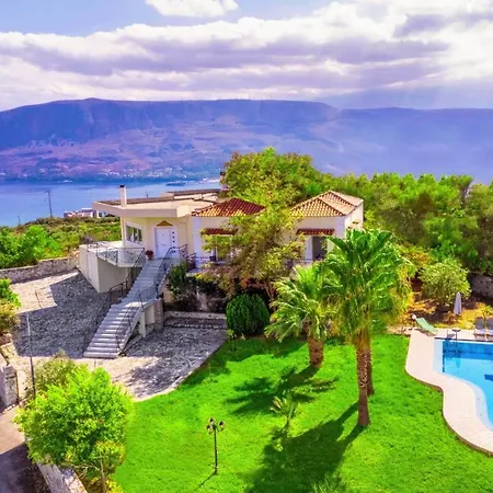 Afroditi In Chania Near Airport With Private Pool, Free Wi-fi, Souda Bay Views, Garden Oasis 别墅 Kounoupidhianá