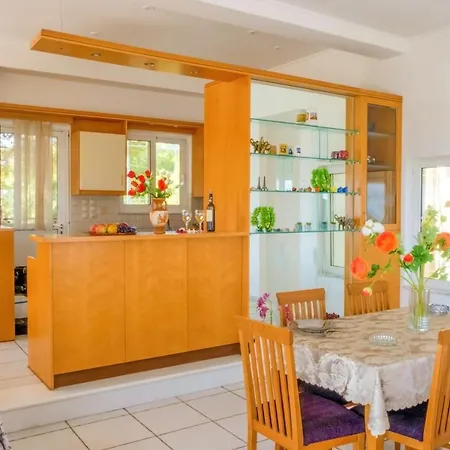 Βίλα Afroditi In Chania Near Airport With Private Pool, Free Wi-fi, Souda Bay Views, Garden Oasis
