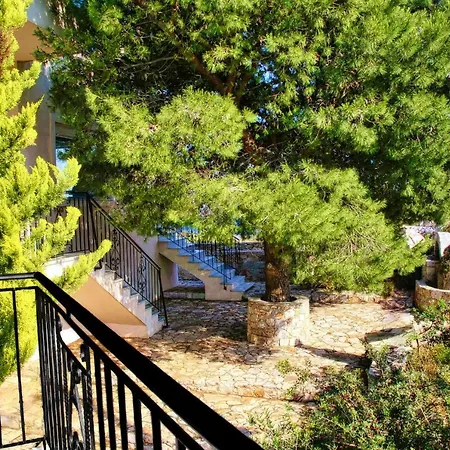 Afroditi In Chania Near Airport With Private Pool, Free Wi-fi, Souda Bay Views, Garden Oasis Βίλα